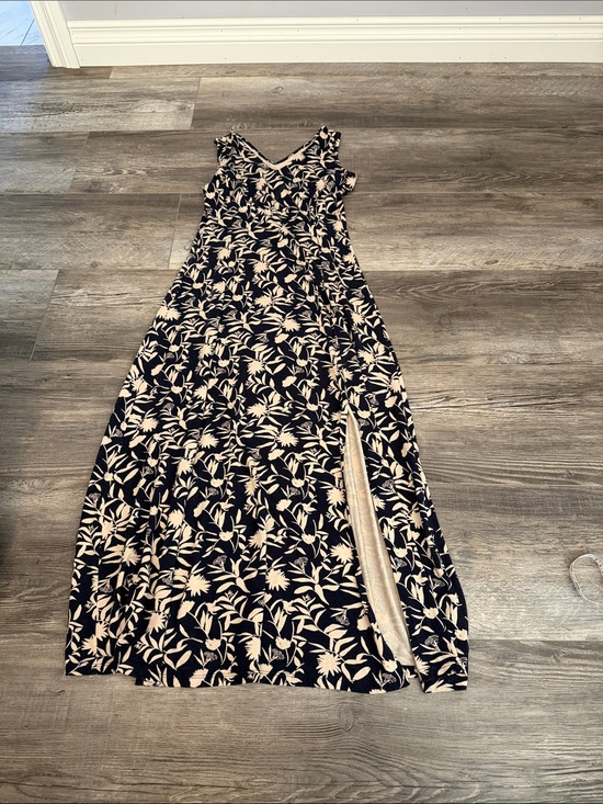 Hudson North Dresses & Skirts - Hudson North Navy and Cream Floral Maxi Dress